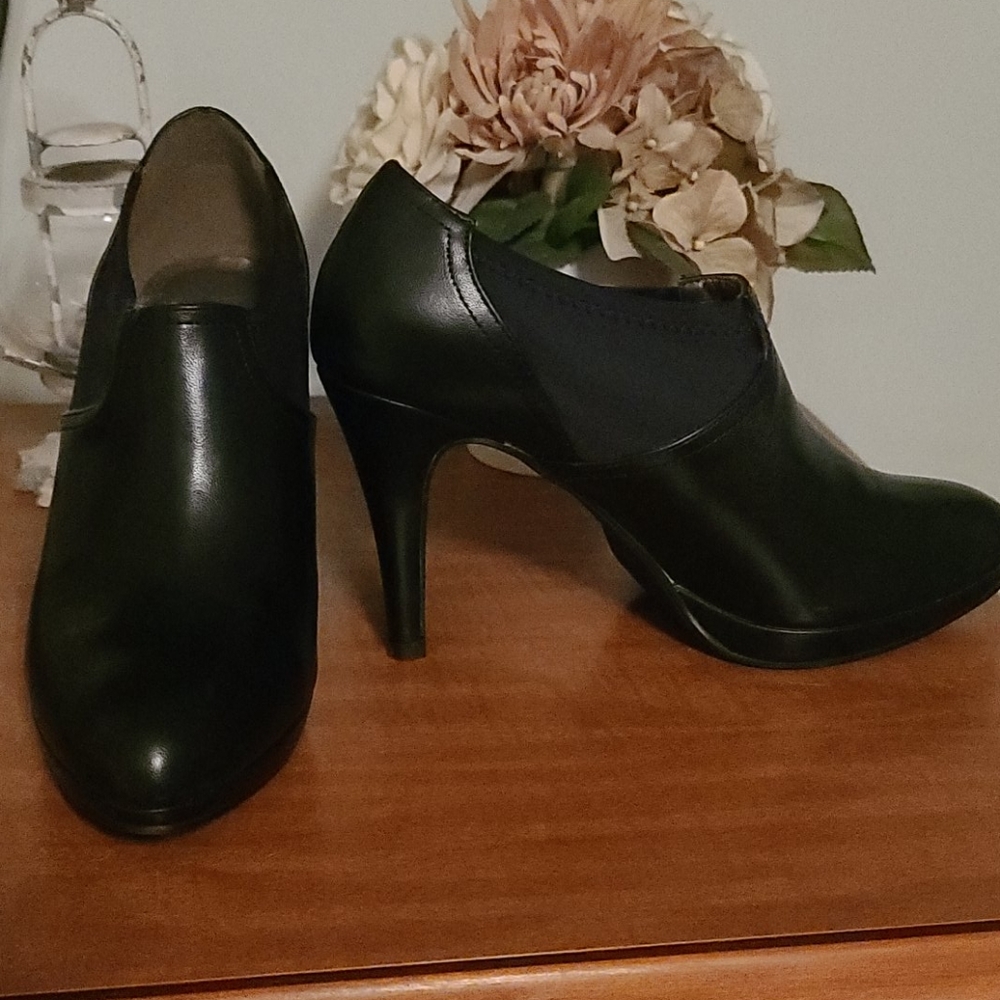 Low cut boot